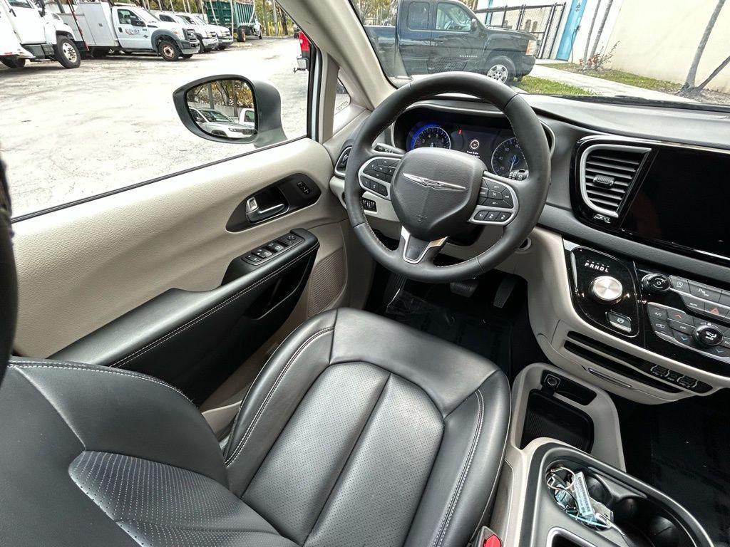 used 2023 Chrysler Pacifica car, priced at $19,998