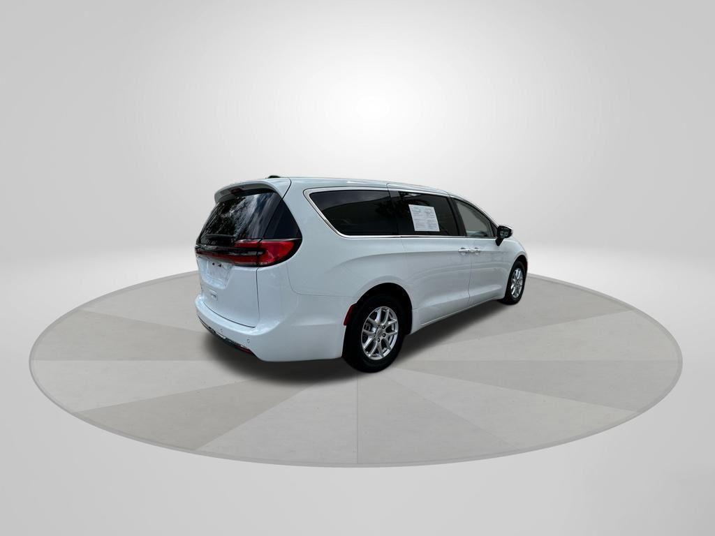 used 2023 Chrysler Pacifica car, priced at $19,998