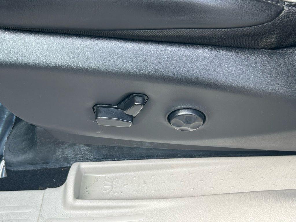 used 2023 Chrysler Pacifica car, priced at $23,881