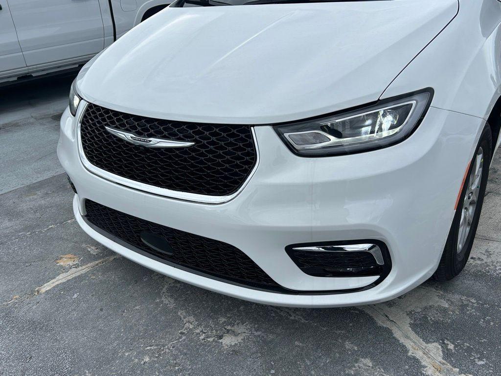 new 2026 Chrysler Pacifica car, priced at $42,665