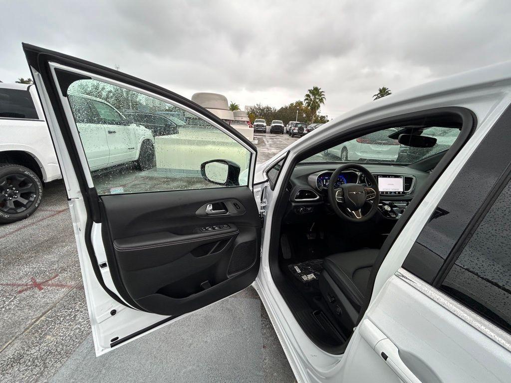 new 2026 Chrysler Pacifica car, priced at $40,738