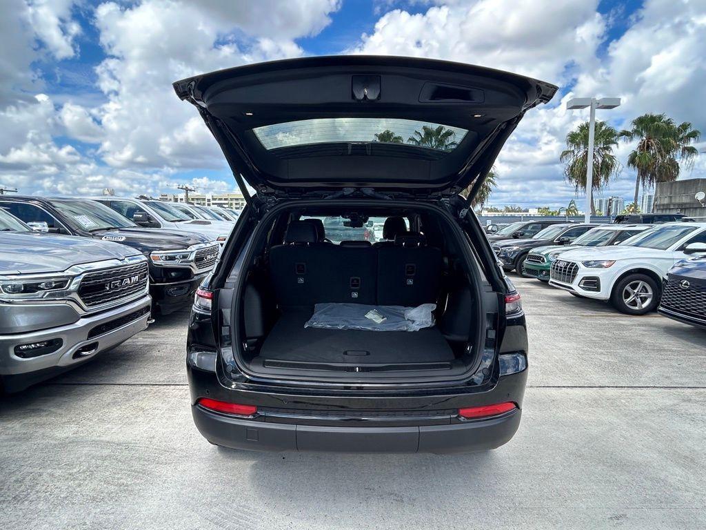 new 2025 Jeep Grand Cherokee car, priced at $44,127