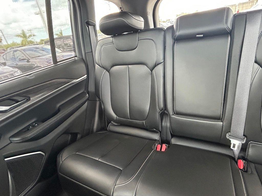 new 2025 Jeep Grand Cherokee car, priced at $44,127