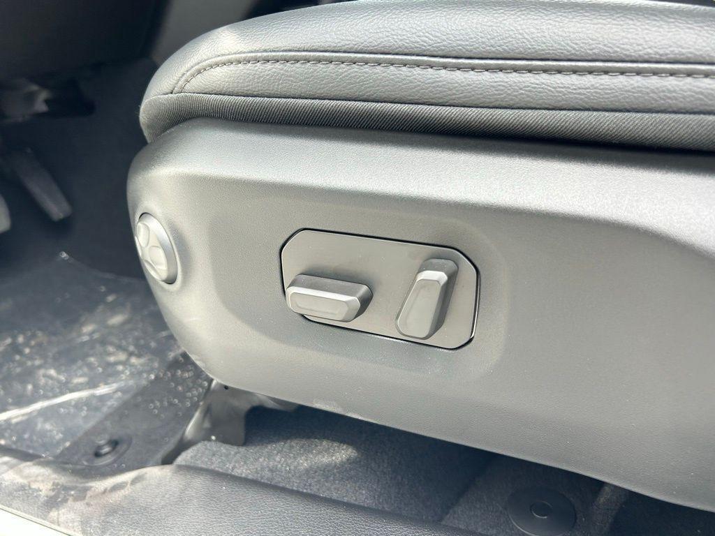 new 2025 Jeep Wrangler car, priced at $43,811