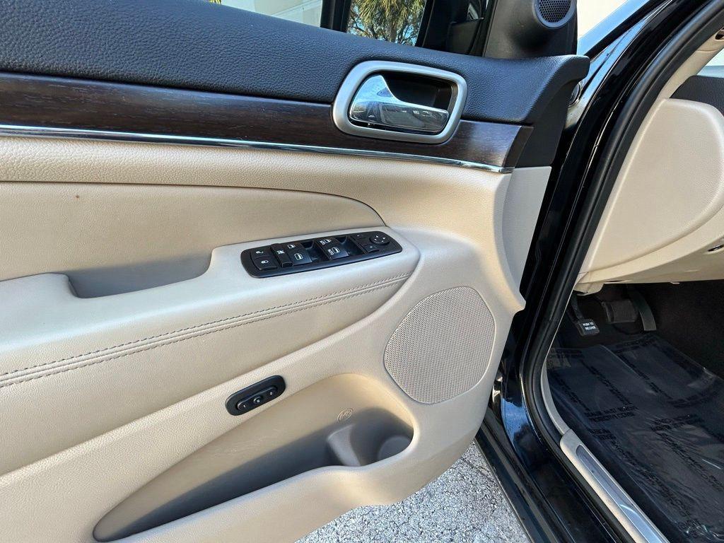 used 2017 Jeep Grand Cherokee car, priced at $10,000