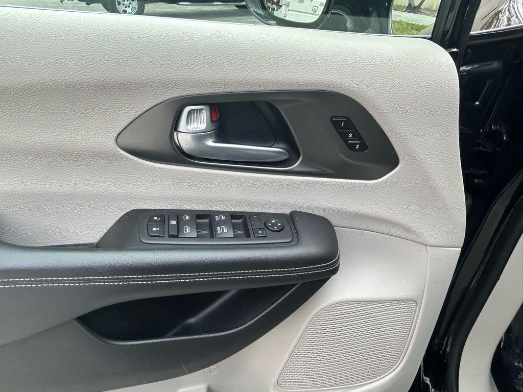 used 2024 Chrysler Pacifica car, priced at $21,300