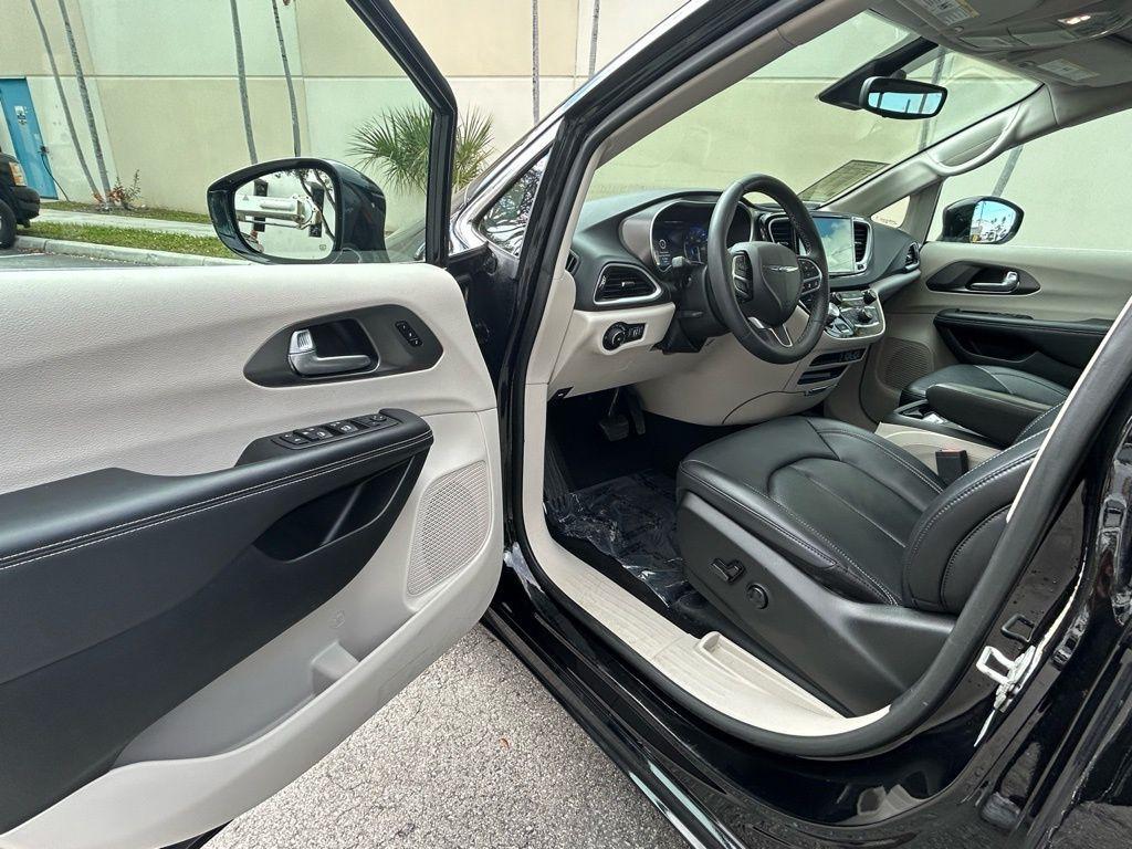 used 2024 Chrysler Pacifica car, priced at $21,300