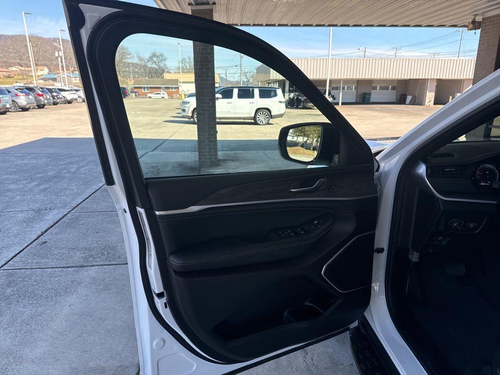 new 2026 Jeep Grand Cherokee car, priced at $54,820