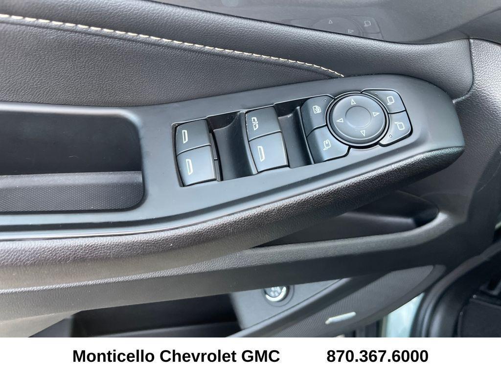 used 2023 Chevrolet Traverse car, priced at $33,999