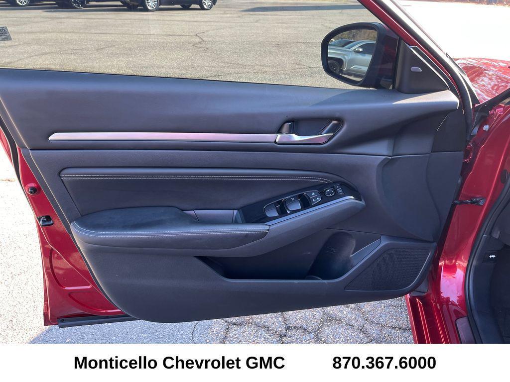 used 2023 Nissan Altima car, priced at $22,299