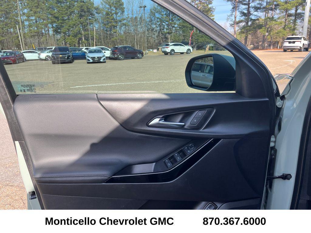 used 2025 Chevrolet Equinox car, priced at $25,399