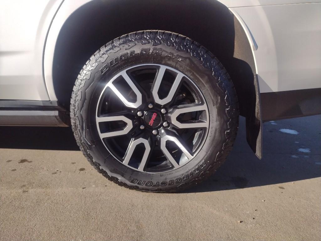 used 2024 GMC Yukon car, priced at $61,975