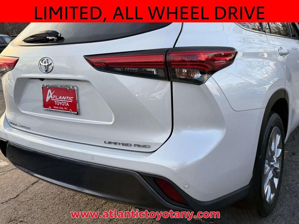 used 2022 Toyota Highlander car, priced at $37,966