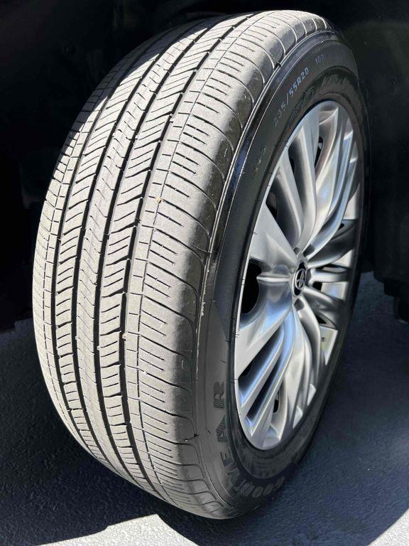 used 2023 Toyota Highlander car, priced at $38,990