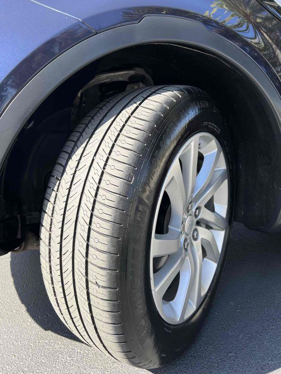 used 2019 Land Rover Discovery car, priced at $19,990