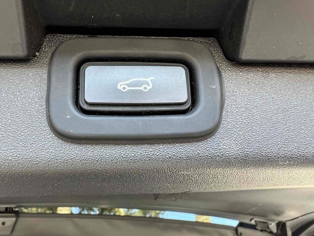 used 2021 Land Rover Discovery car, priced at $26,990