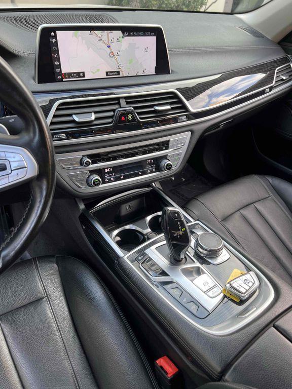 BMW 7 Series view 47