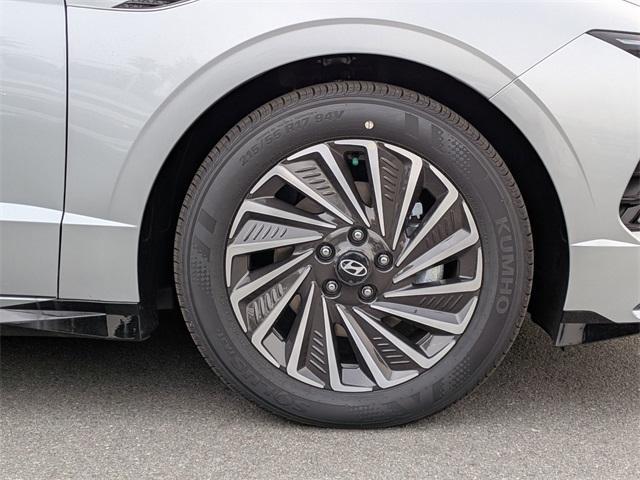 new 2026 Hyundai Sonata Hybrid car, priced at $340,000