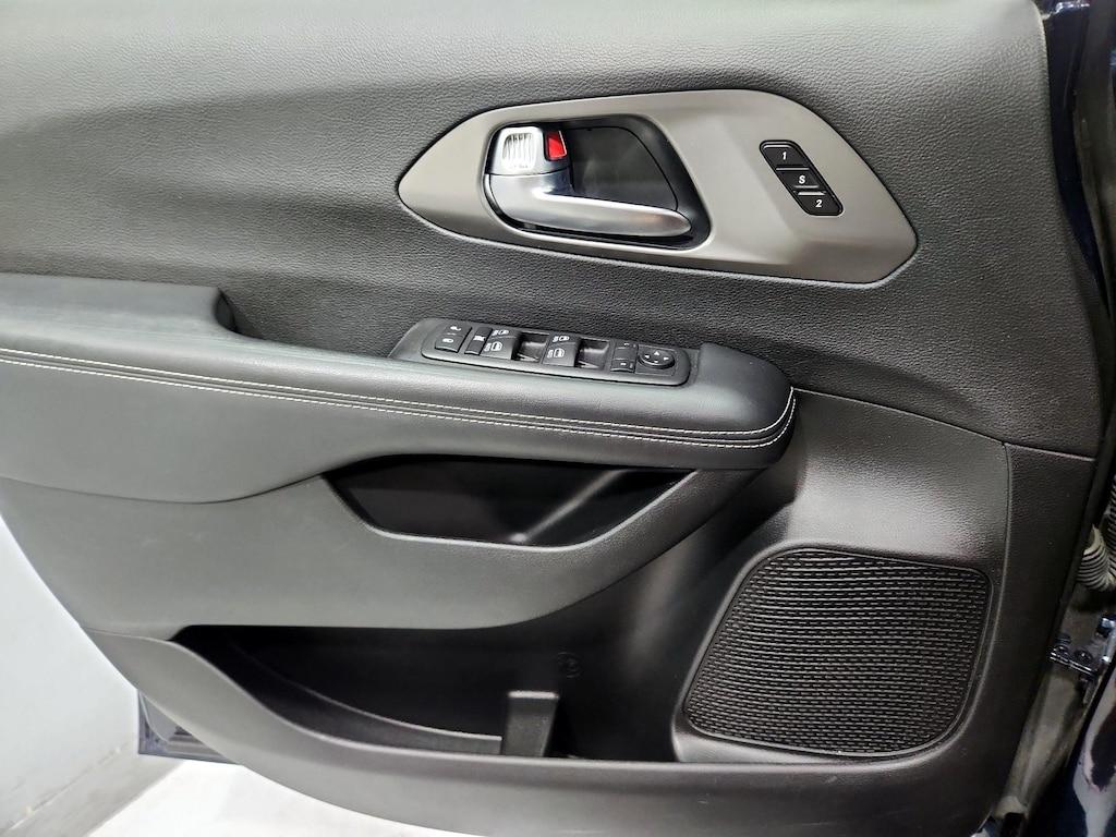used 2025 Chrysler Pacifica car, priced at $27,998