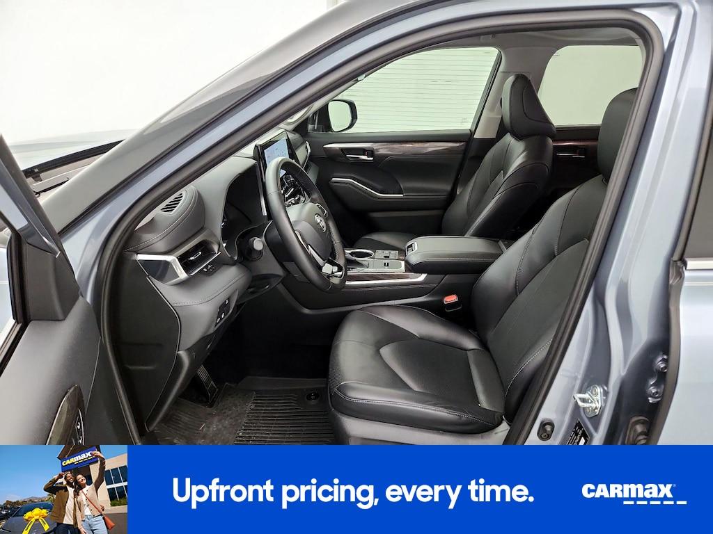 used 2023 Toyota Highlander Hybrid car, priced at $48,998