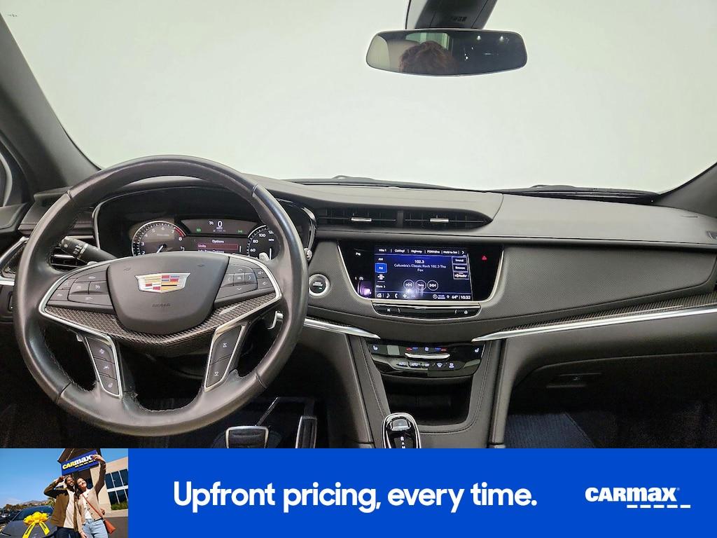 used 2022 Cadillac XT5 car, priced at $33,998