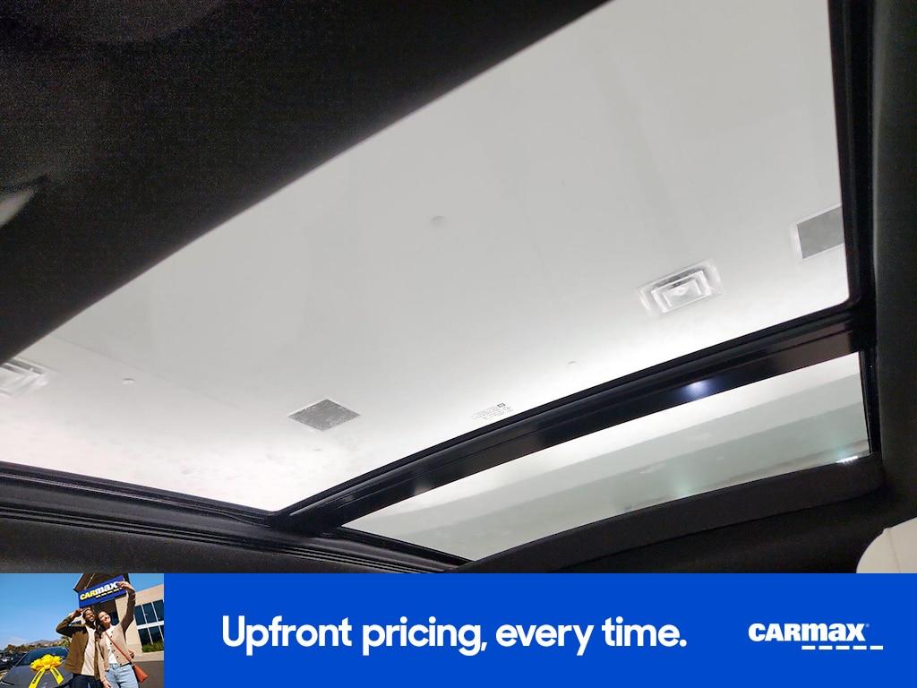 used 2022 Cadillac XT5 car, priced at $33,998