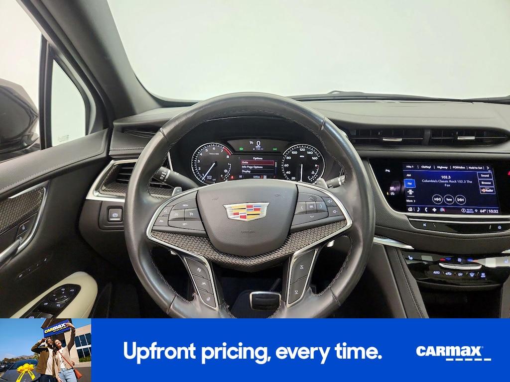 used 2022 Cadillac XT5 car, priced at $33,998
