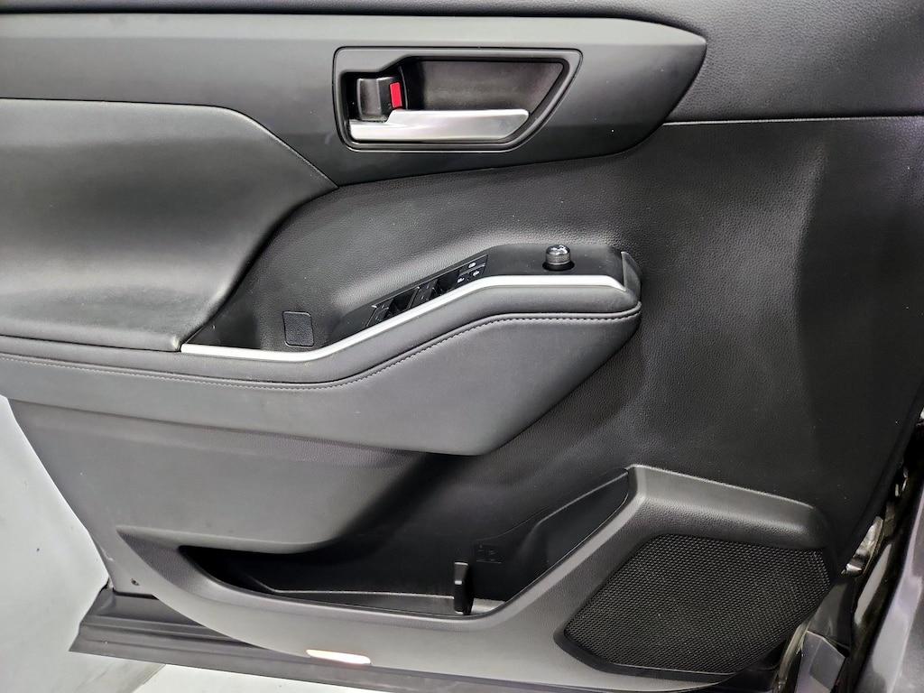 used 2021 Toyota Highlander Hybrid car, priced at $34,998