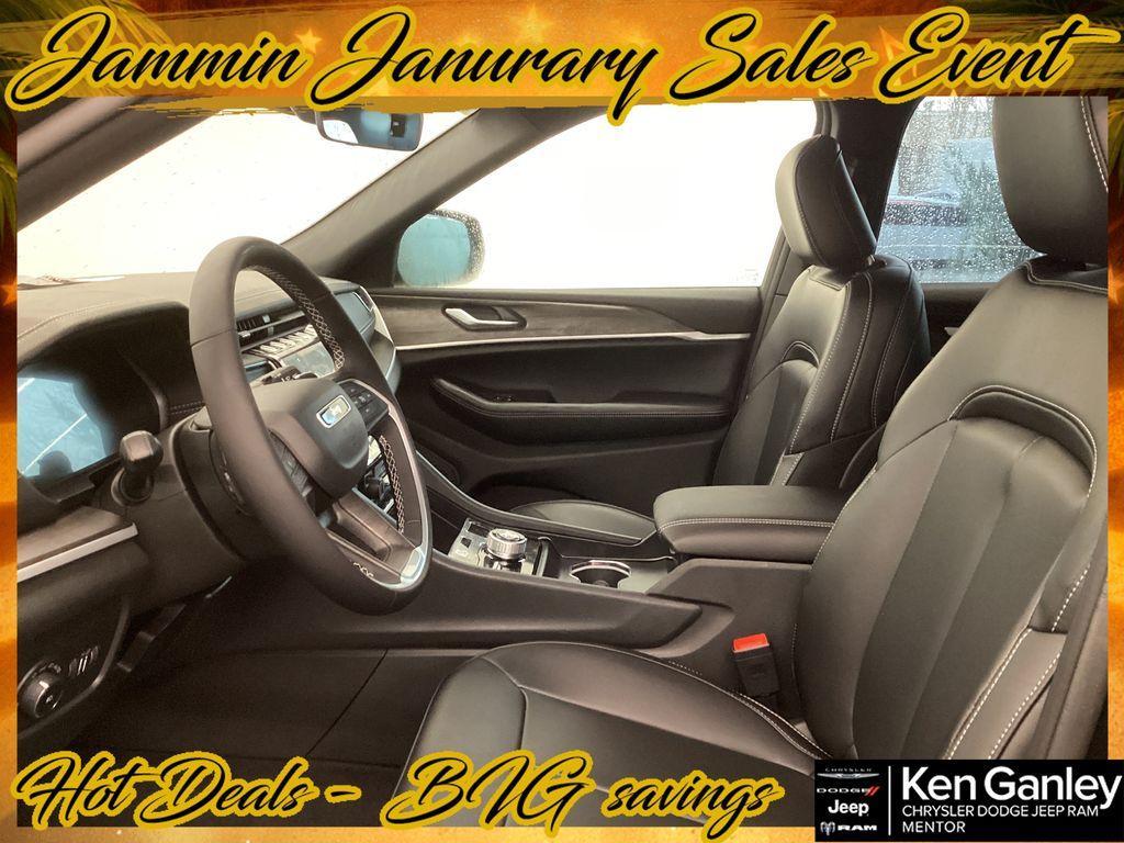 new 2025 Jeep Grand Cherokee car, priced at $43,023