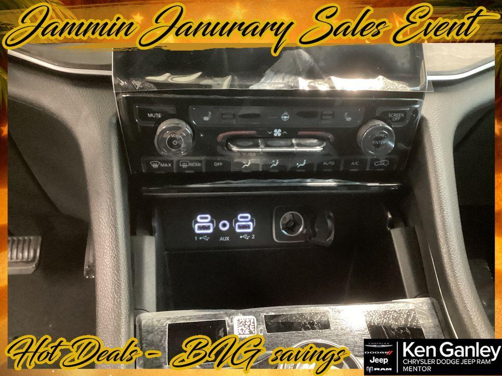 new 2025 Jeep Grand Cherokee car, priced at $43,023