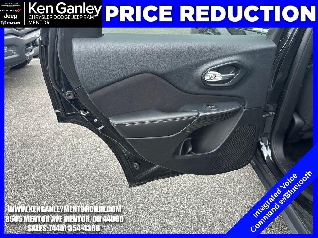 used 2015 Jeep Cherokee car, priced at $8,300