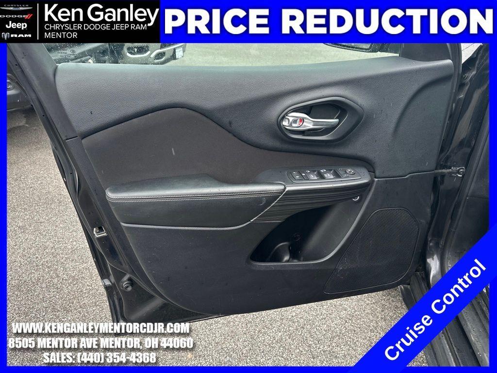 used 2015 Jeep Cherokee car, priced at $8,300