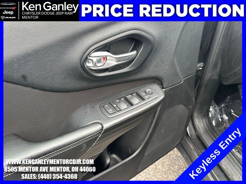 used 2015 Jeep Cherokee car, priced at $8,300