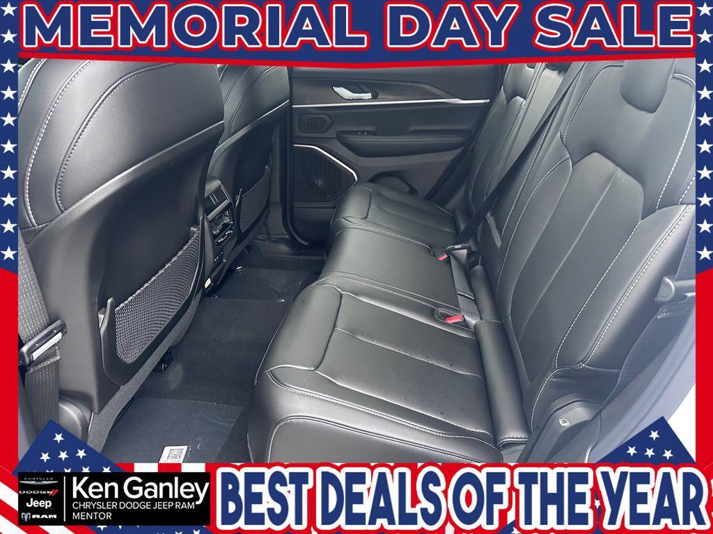 new 2026 Jeep Grand Cherokee car, priced at $43,390