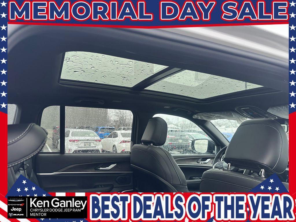 new 2026 Jeep Grand Cherokee car, priced at $43,390