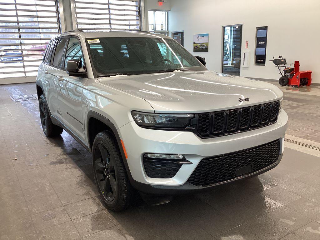 new 2025 Jeep Grand Cherokee car, priced at $43,023