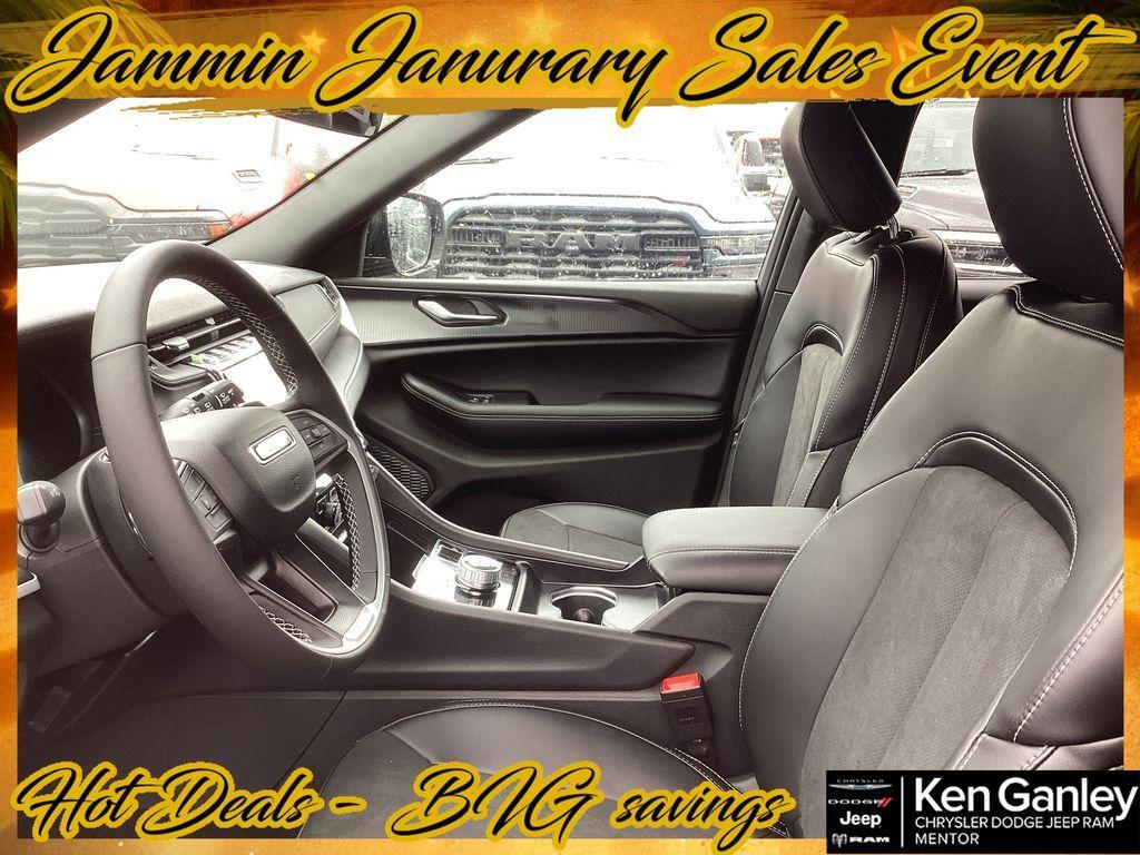 new 2025 Jeep Grand Cherokee car, priced at $38,004