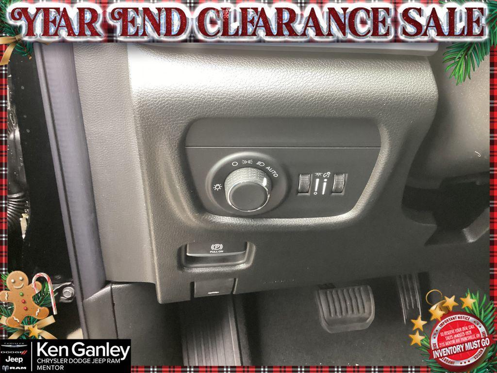 new 2025 Jeep Grand Cherokee car, priced at $38,754