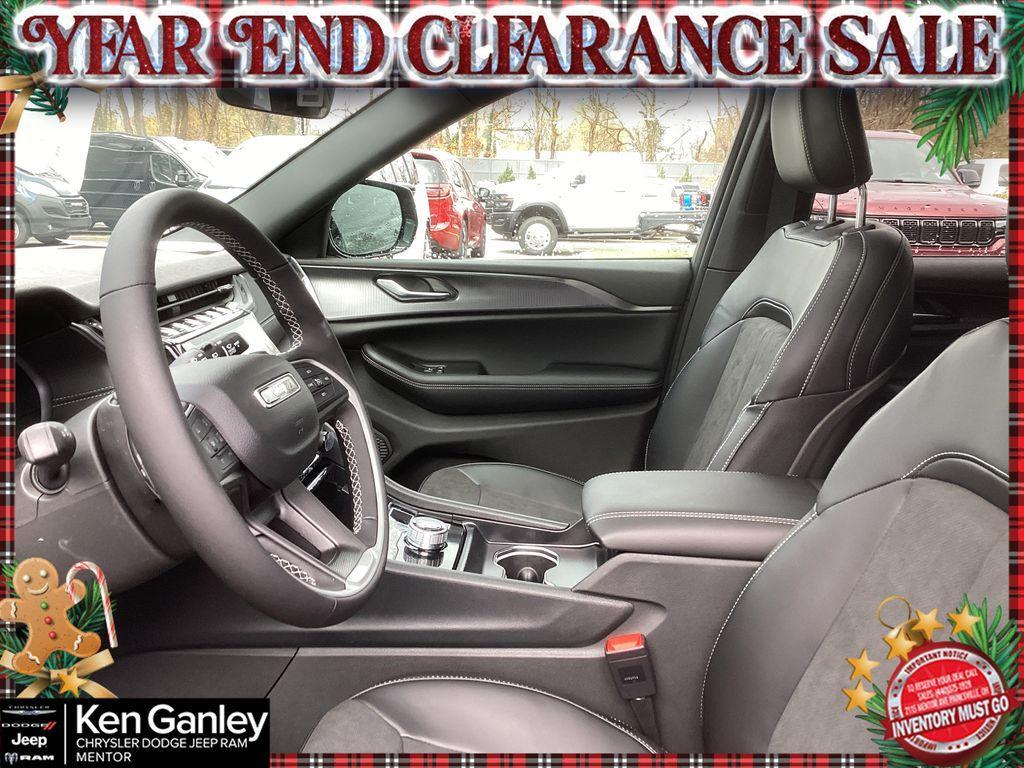 new 2025 Jeep Grand Cherokee car, priced at $38,754