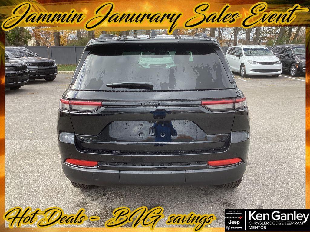 new 2025 Jeep Grand Cherokee car, priced at $38,004