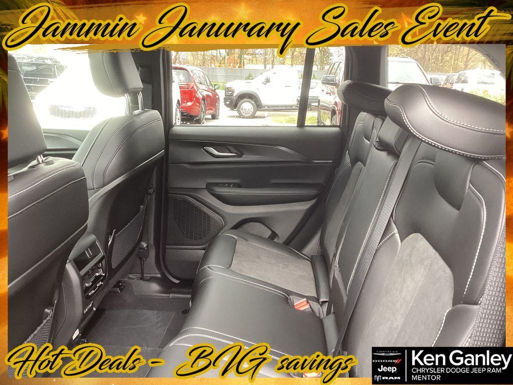 new 2025 Jeep Grand Cherokee car, priced at $38,004