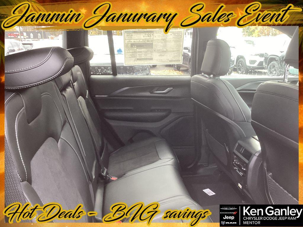 new 2025 Jeep Grand Cherokee car, priced at $38,004