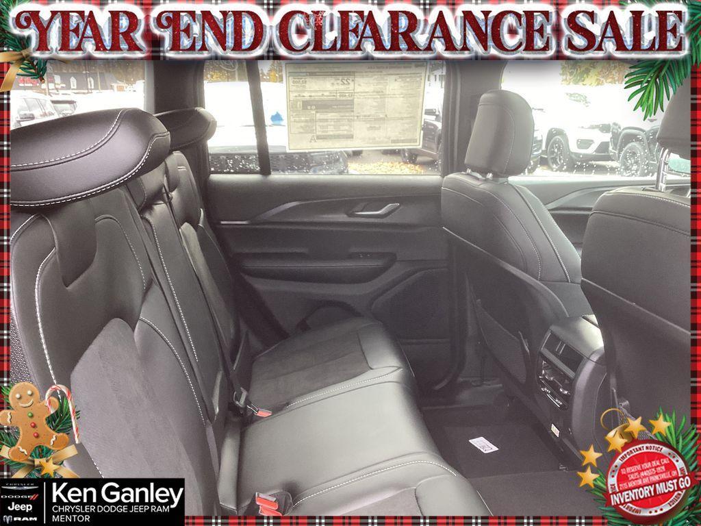 new 2025 Jeep Grand Cherokee car, priced at $38,754