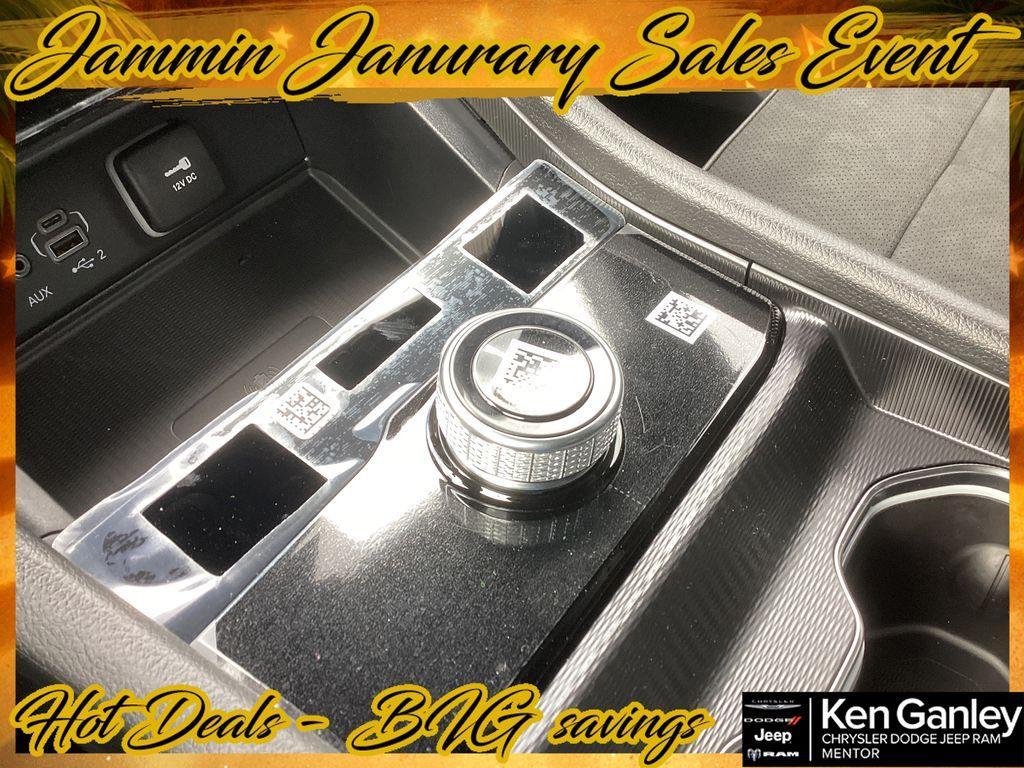 new 2025 Jeep Grand Cherokee car, priced at $38,004