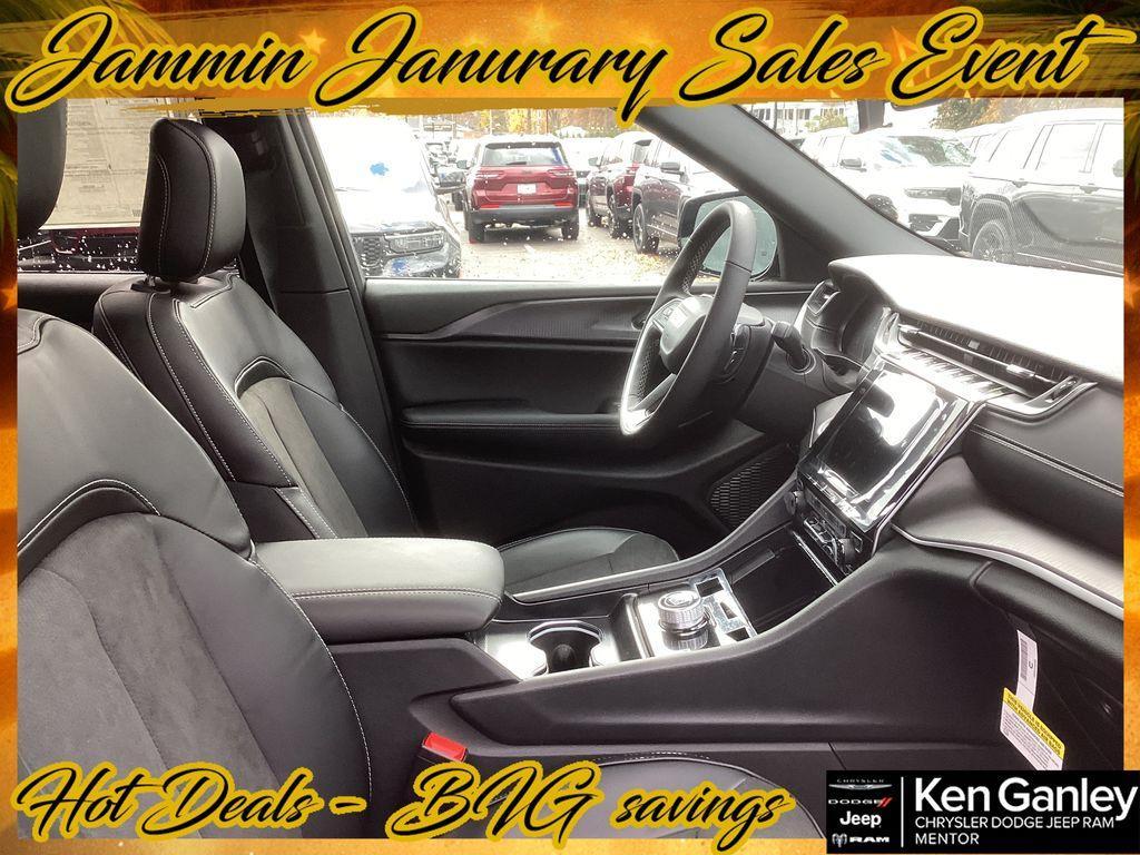 new 2025 Jeep Grand Cherokee car, priced at $38,004