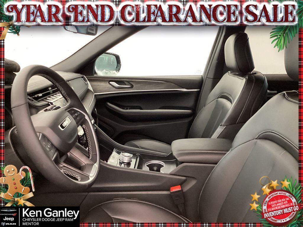 new 2025 Jeep Grand Cherokee car, priced at $43,237