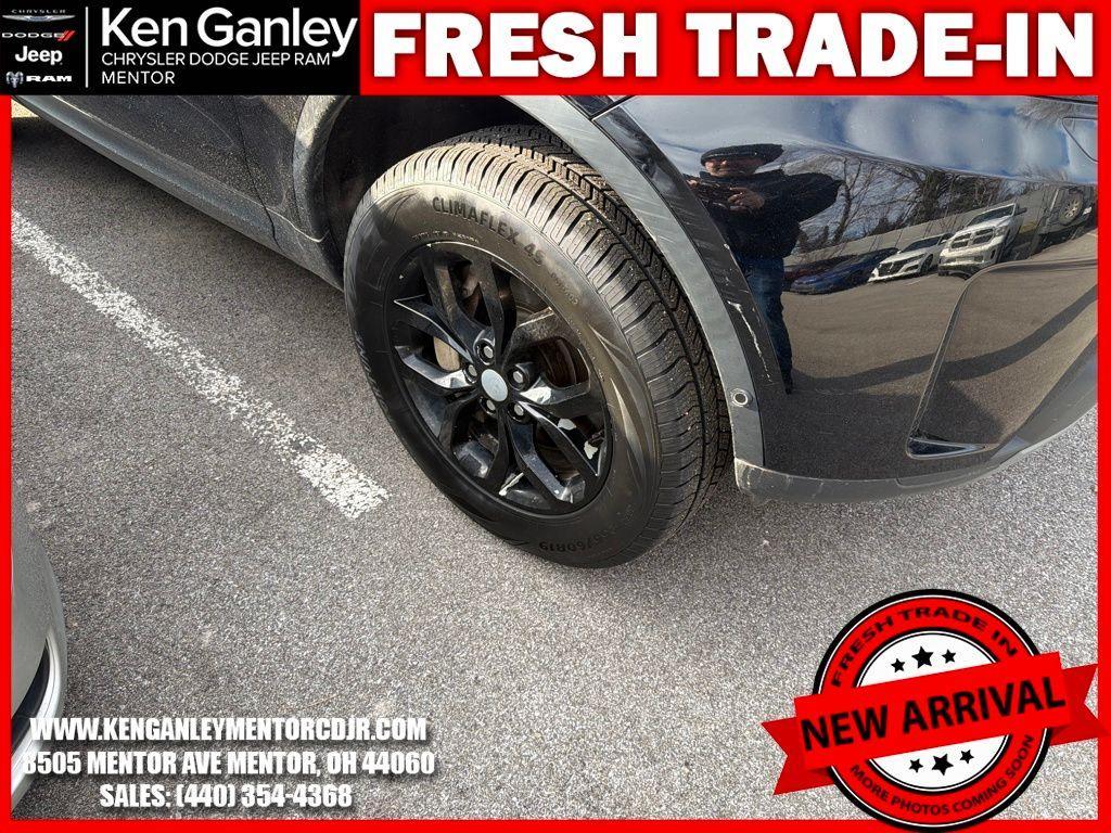 used 2019 Land Rover Discovery car, priced at $13,725