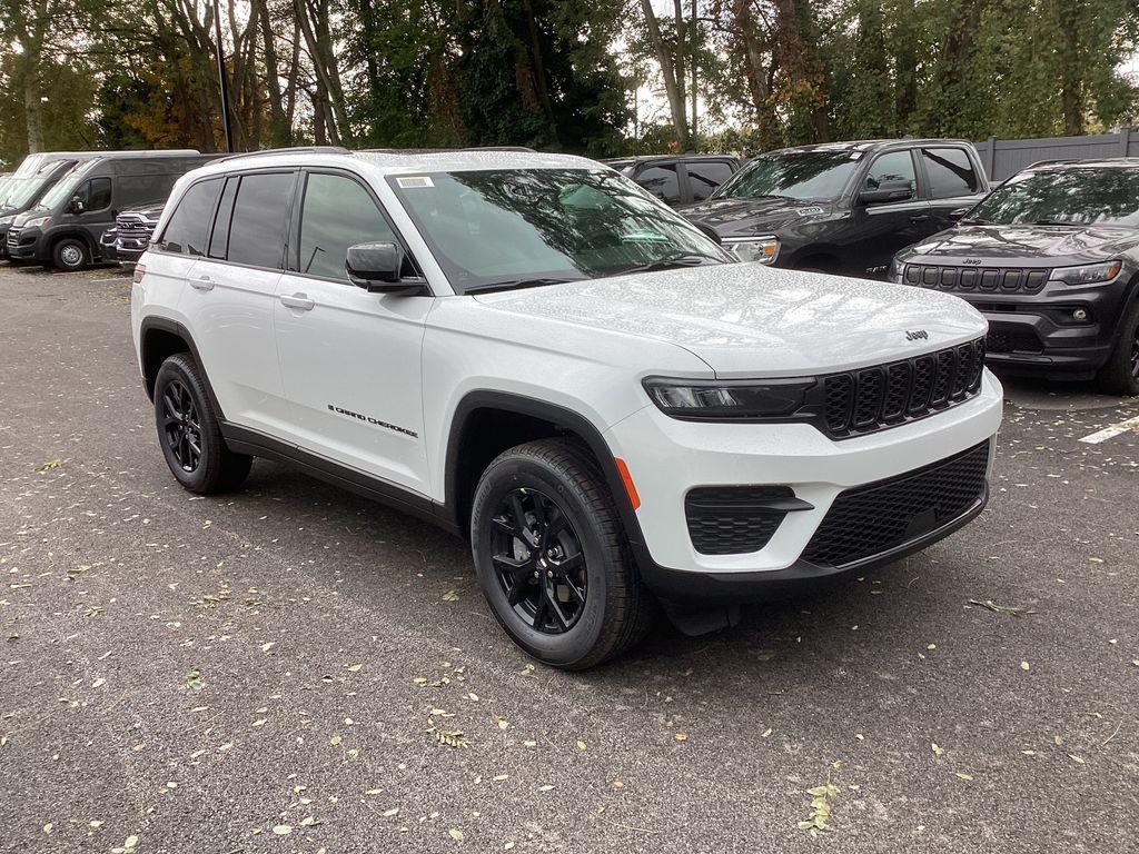 new 2025 Jeep Grand Cherokee car, priced at $46,135