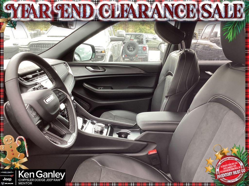 new 2025 Jeep Grand Cherokee car, priced at $46,135