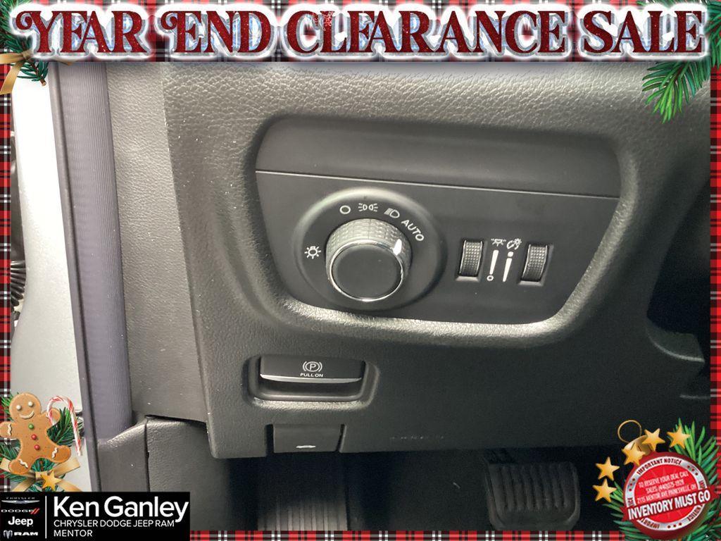 new 2025 Jeep Grand Cherokee car, priced at $37,858